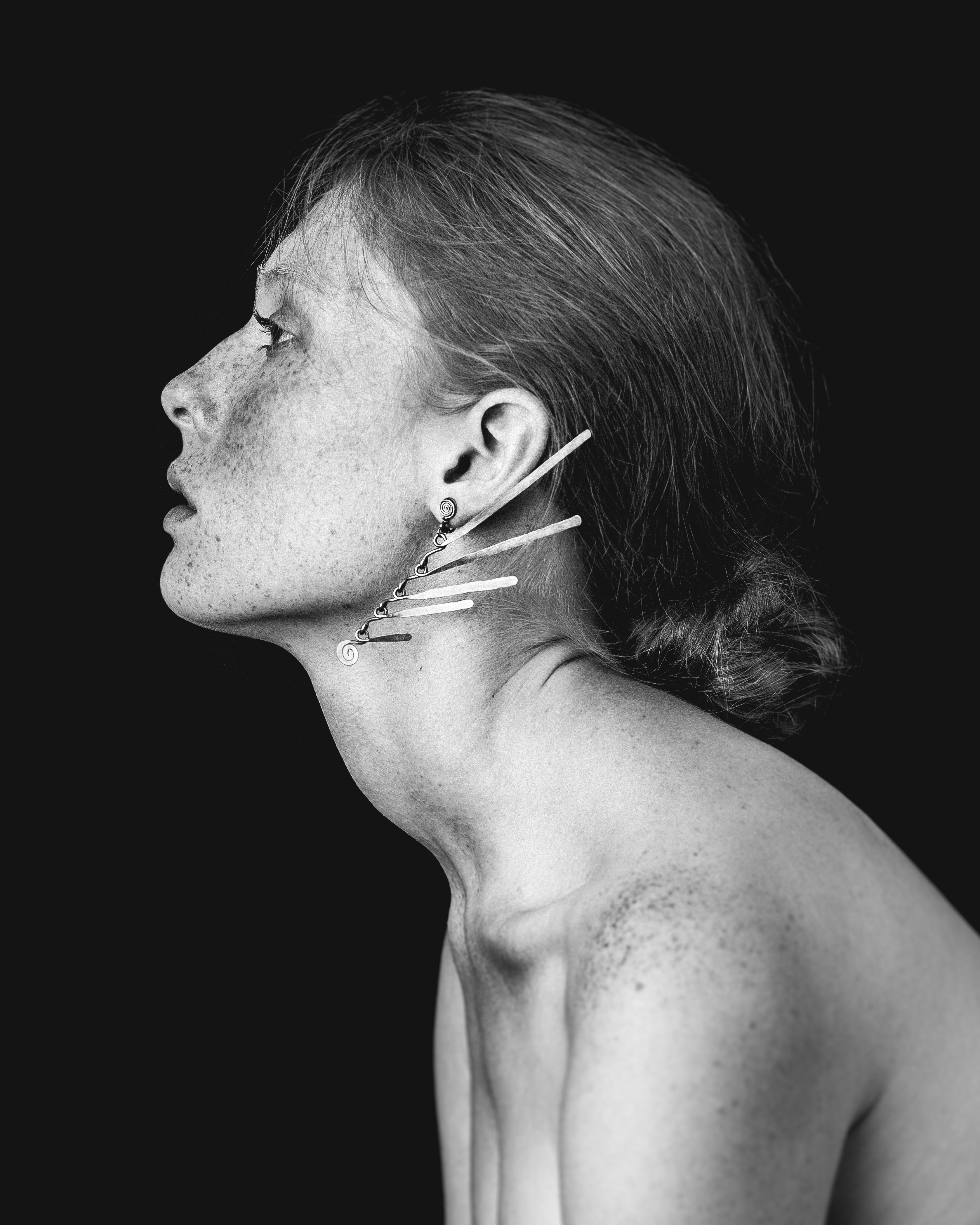 Alexander English shoots Calder jewellery for Louisa Guinness Gallery, courtesy Alexander English, Louisa Guinness Gallery and Calder Foundation