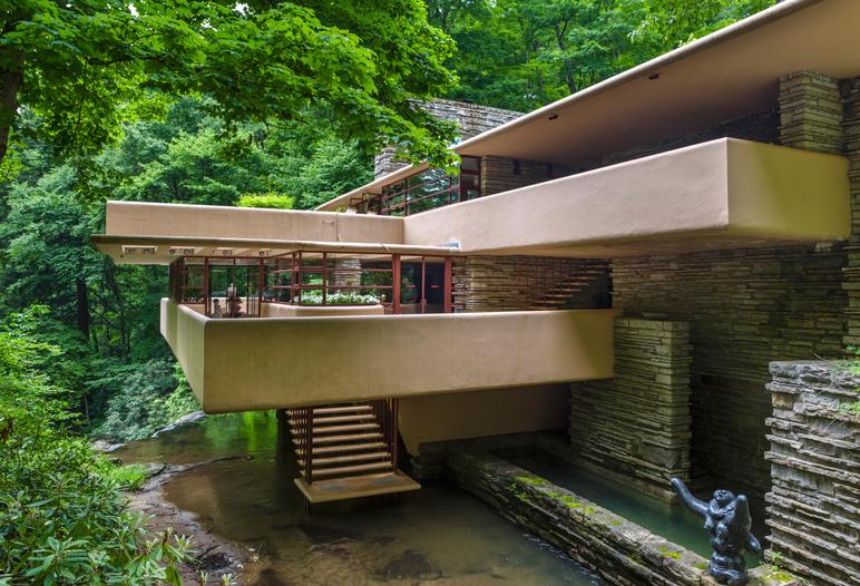 EFCKKD The Frank Lloyd Wright designed Fallingwater or Kauffmann Residence in Mill Run, Pennsylvania, USA