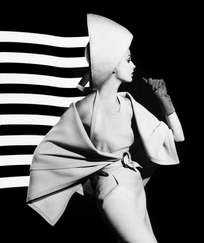 WILLIAM KLEIN, 1962 © William Klein courtesy HackelBury Fine Art, London