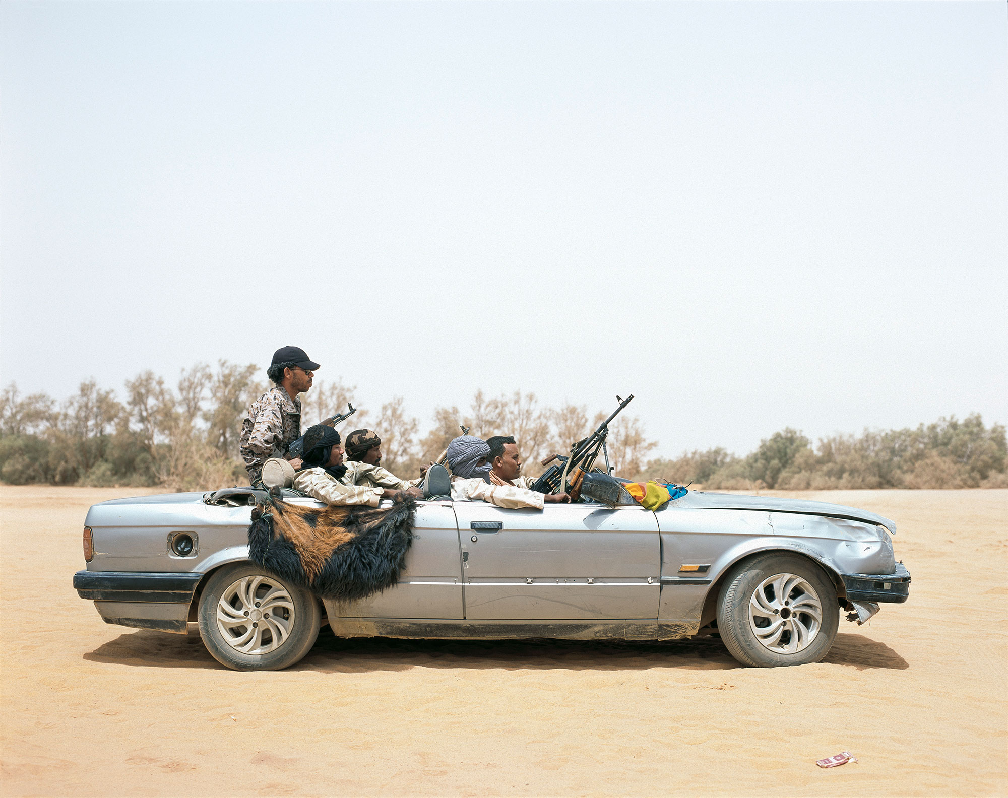 Autoroute de la cocaïne, région de la Passe de Salvador, Nord Niger, 2013. Avec l’aimable autorisation de l’artiste et de la East Wing gallery / Cocaine Highway, Salvador Pass Area, Northern Niger, 2013. Courtesy of Philippe Dudouit and East Wing gallery