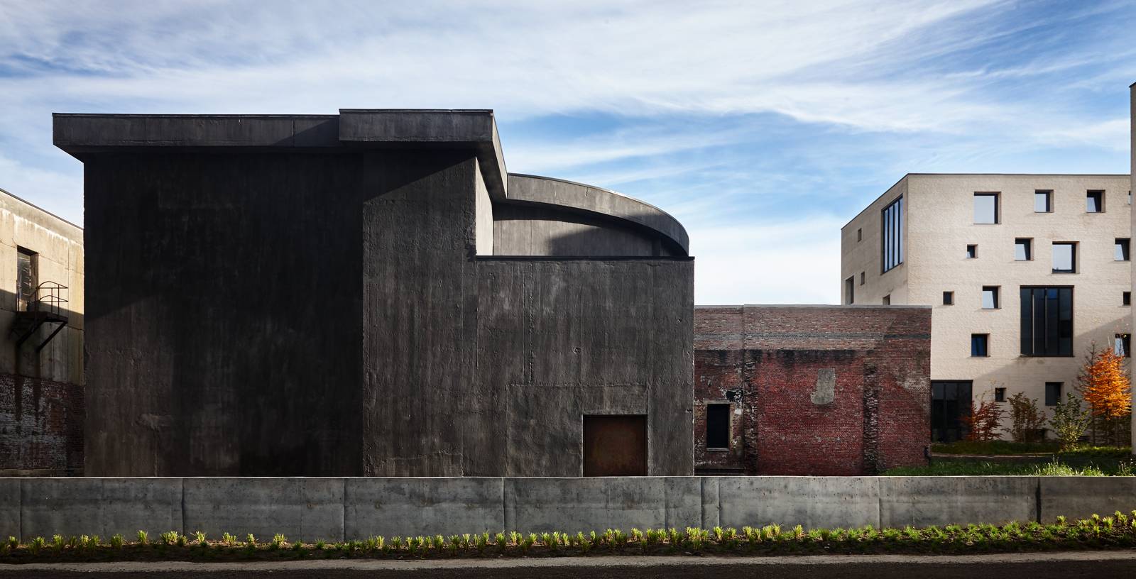 Building for Anish Kapoor, at the Edge of the World - © Laziz Hamani