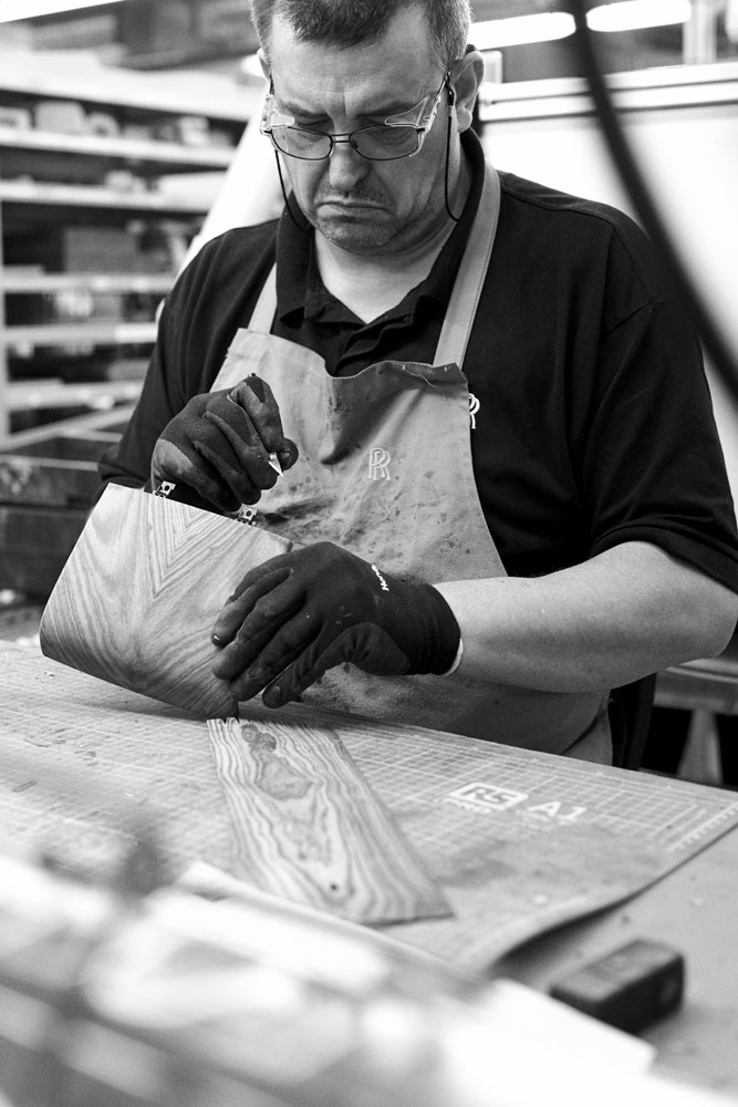 Rolls-Royce-Cullinan-Handcrafting-Components