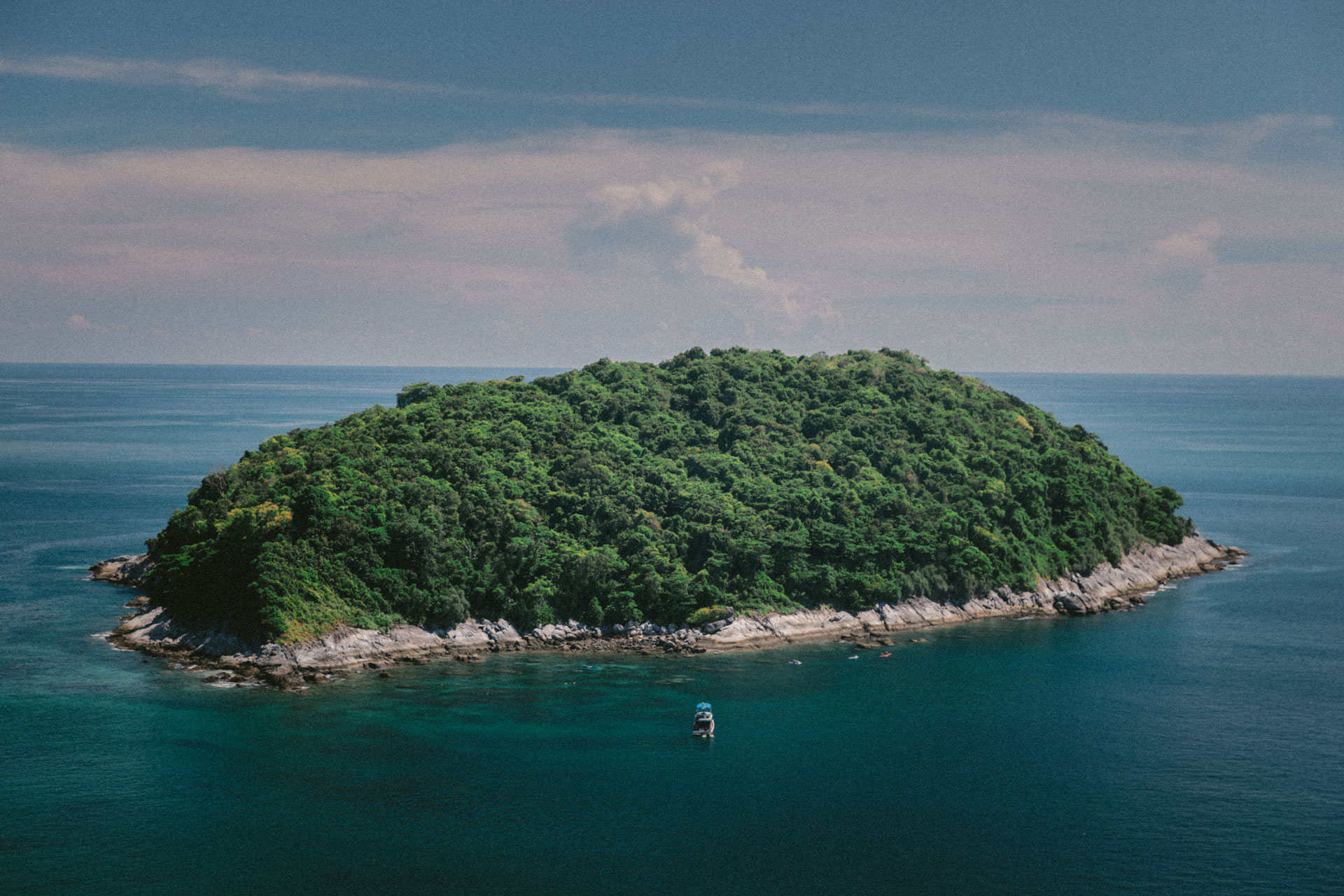 Anthony-Lassman-Nota-Bene---The-Luxury-Travel-Super-Fixer-jakob-Owens-451773-unsplash
